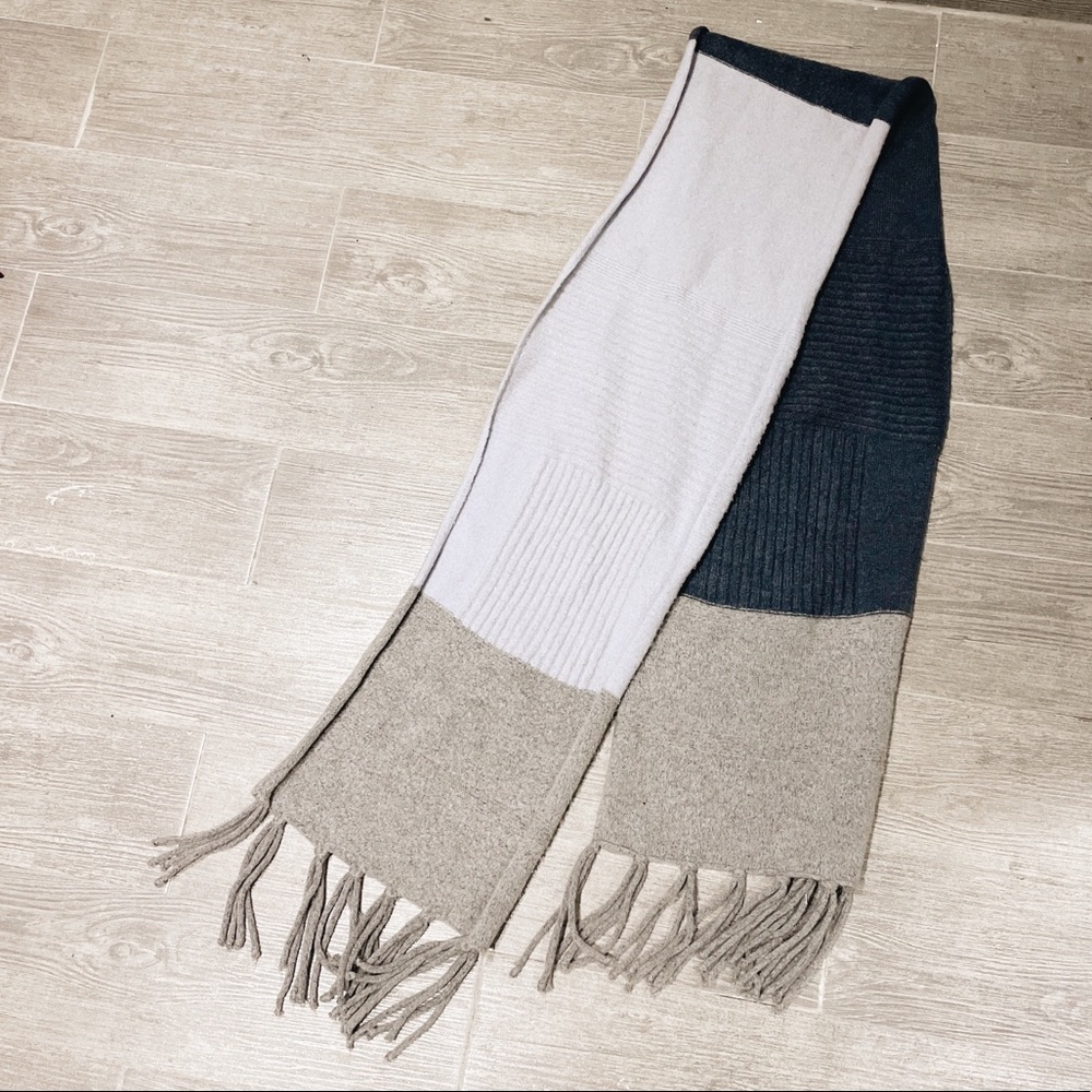 VINCE CAMUTO Color Block Scarf